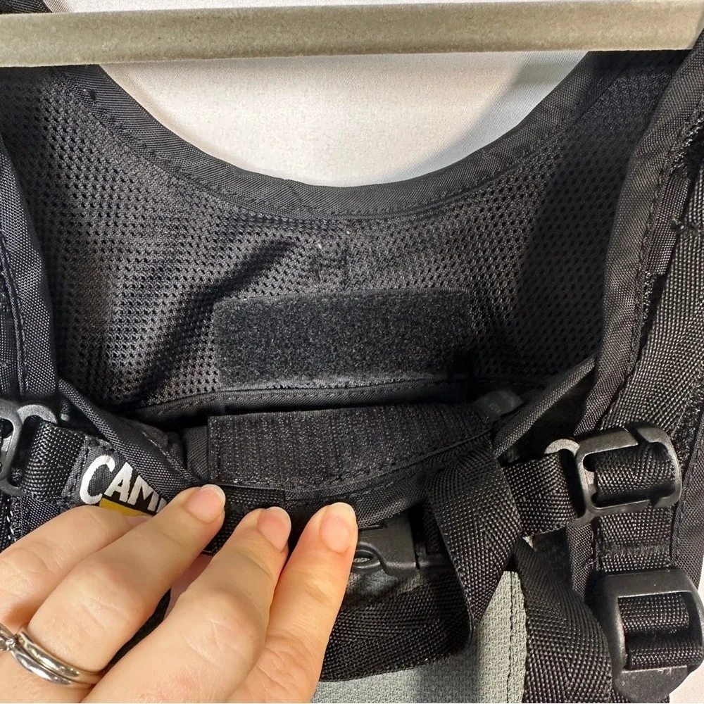 CamelBak Classic Hydration Pack Lightweight Reflective Zip Pocket OS Black Gray
